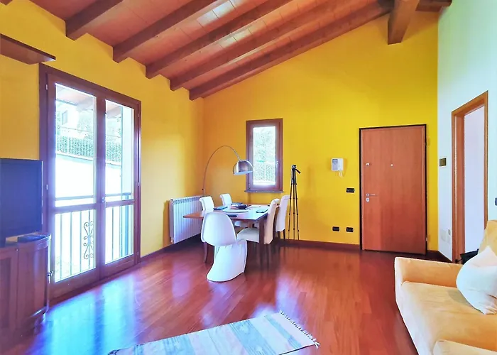 Lejlighed In Bosco With Scenic Terrace Montegrino Valtravaglia